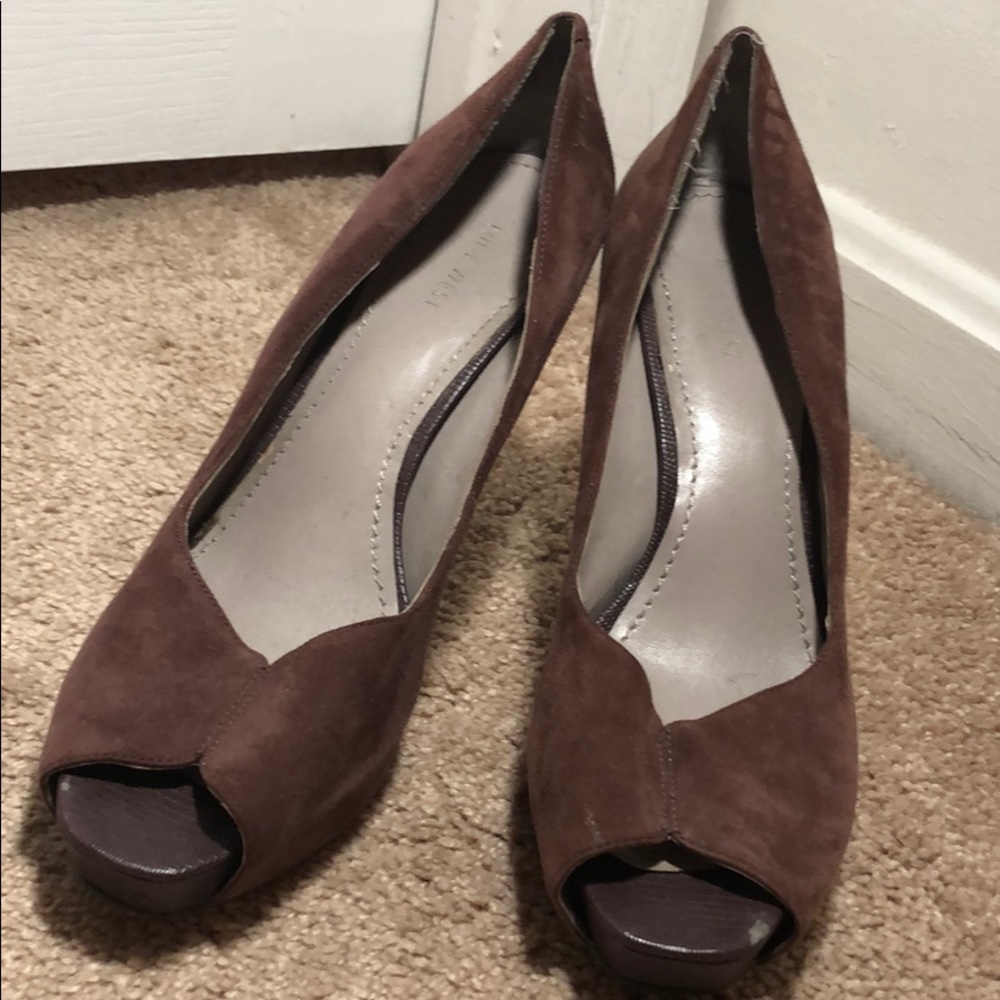 Peep toe suede heel (3 1/2 inch heel)